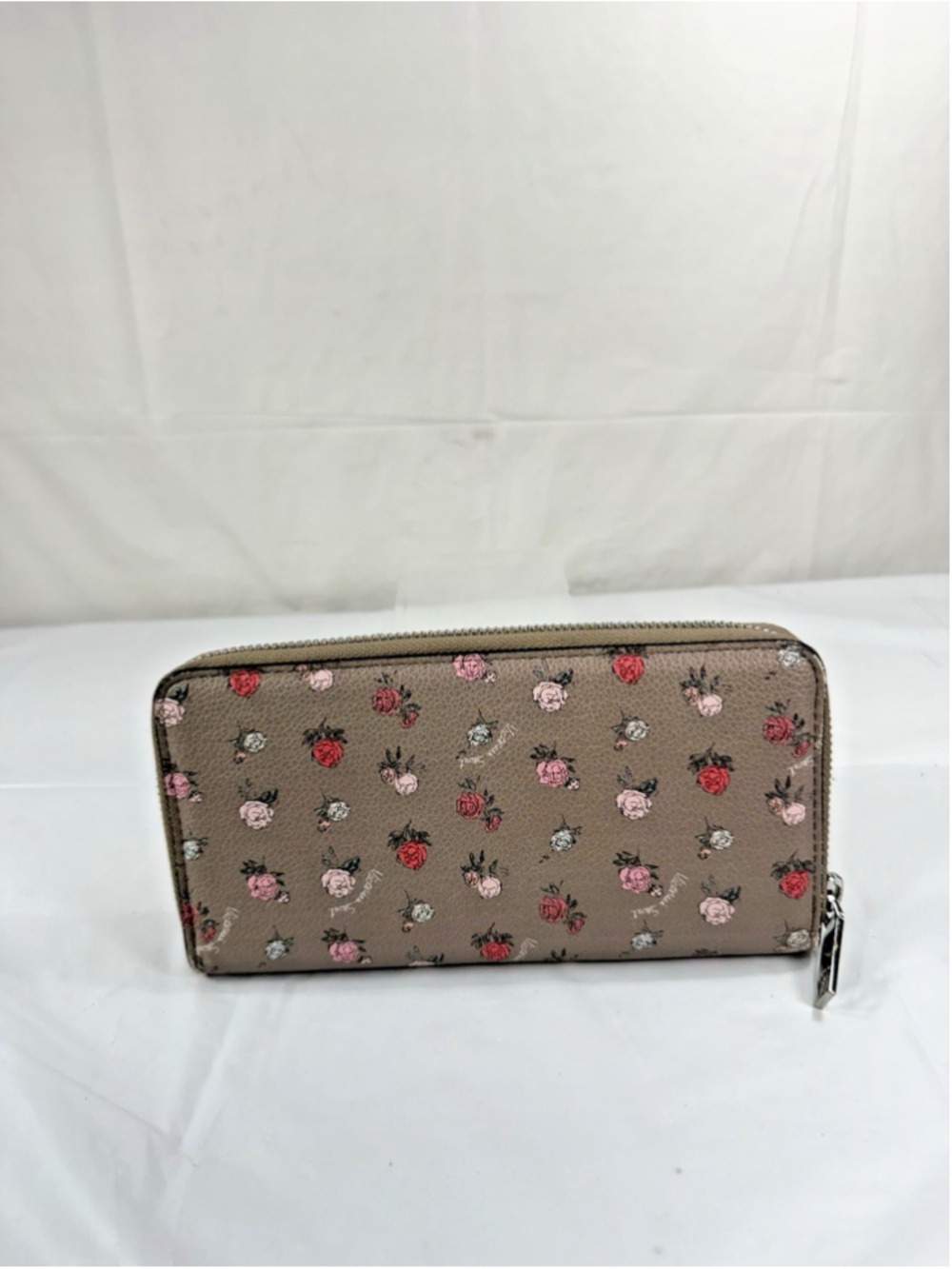Victoria's Secret Wallet Large Bi-Fold Wallets For Women Gray Roses Floral Print - Picture 2 of 15